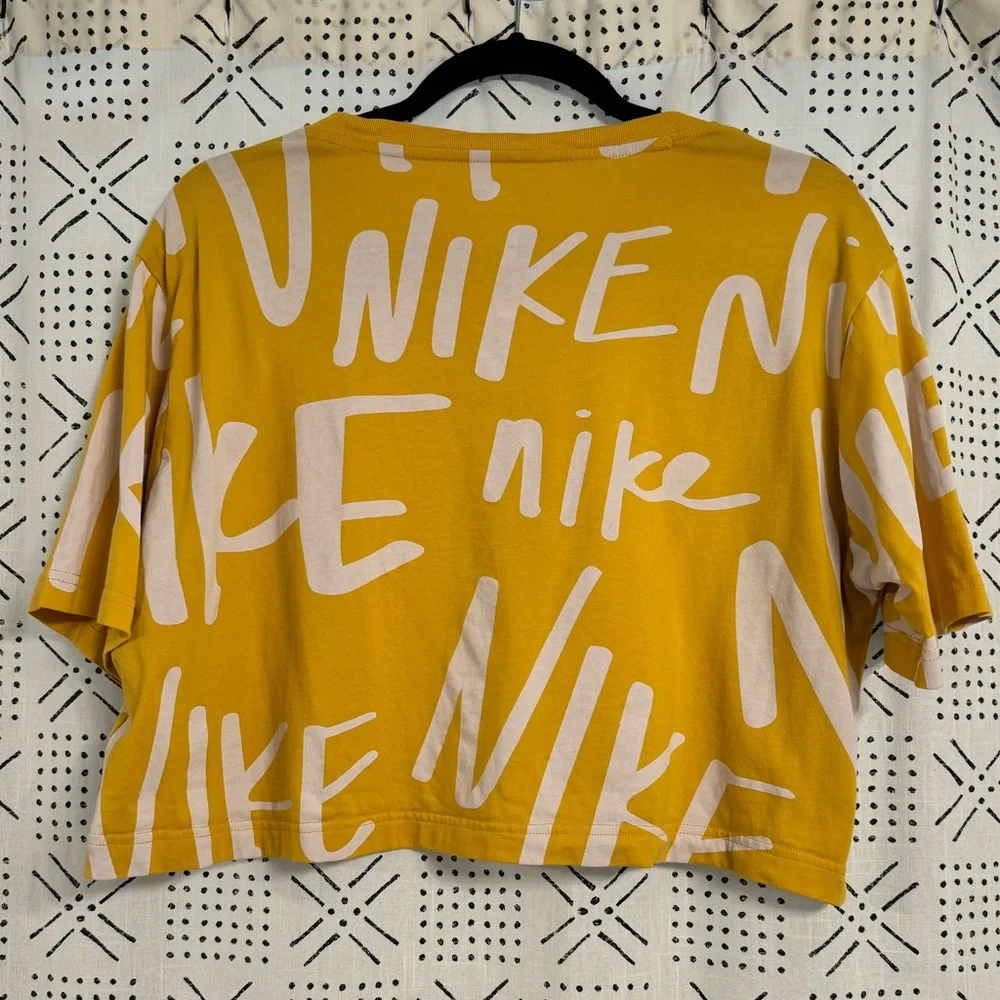 NIKE Logo Mash Crop T-Shirt - Picture 6 of 7